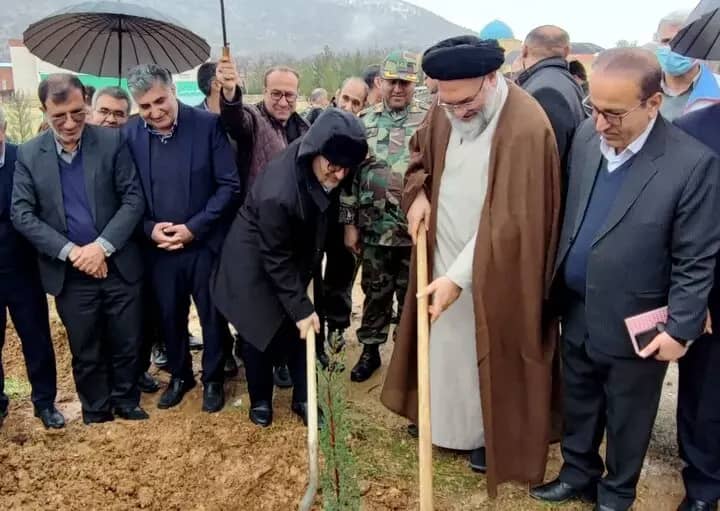 مراسم درختکاری و گرامیداشت هفته منابع طبیعی برگزار شد .